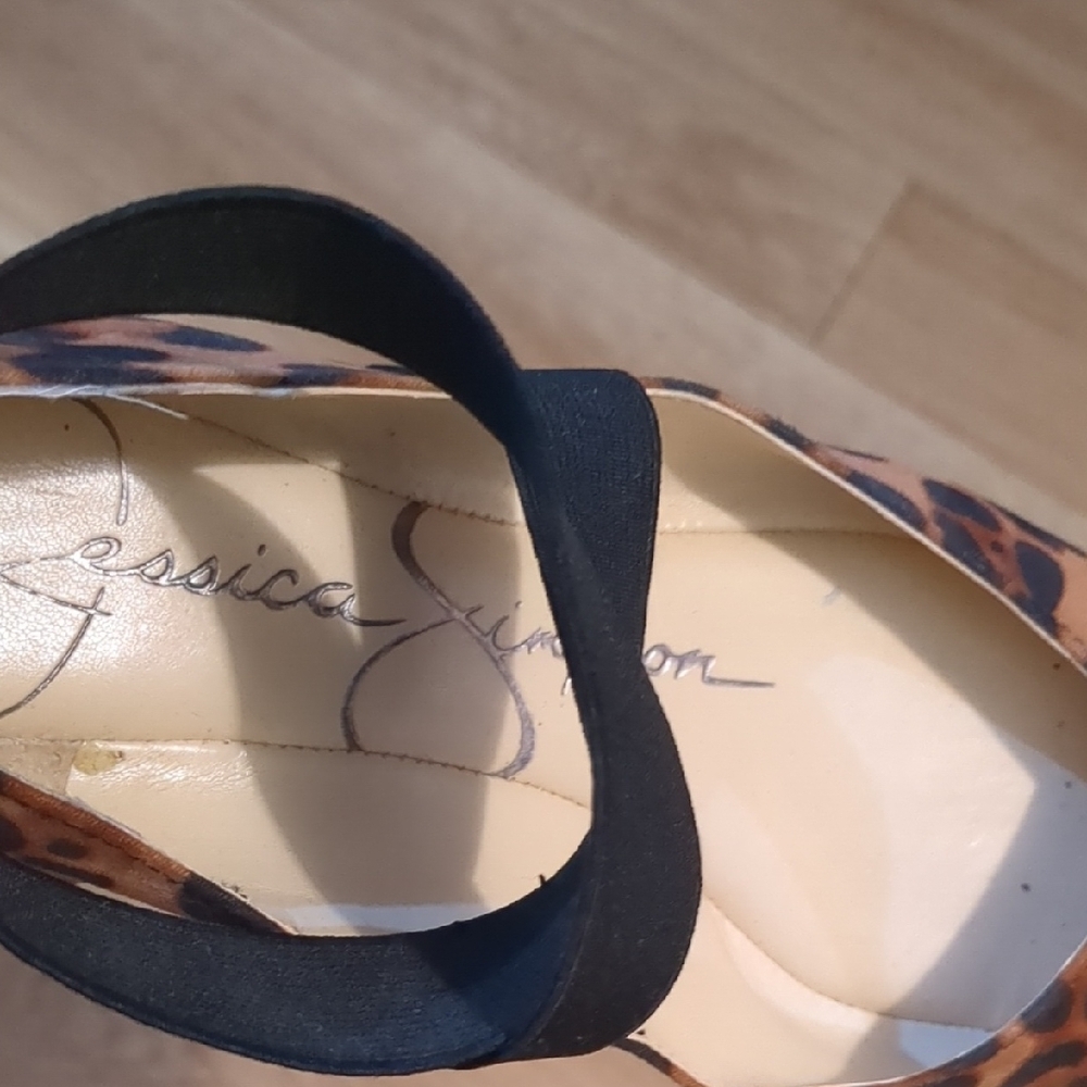 Jessica Simpson Leopard Print Ballet Flats with Black ElasticStraps - Picture 2 of 11